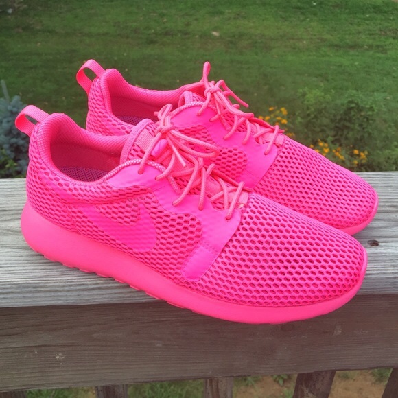 pink roshe shoes